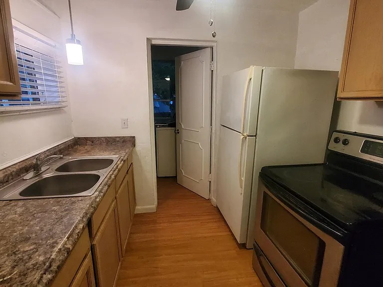 715 SE 14th Ct — Photo 9