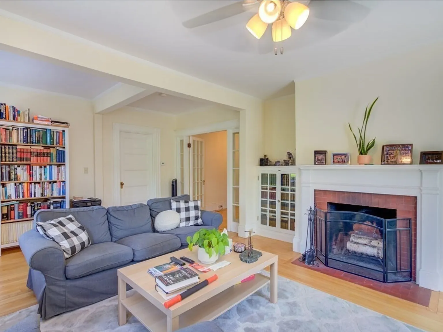 3 bed, 2.0 bath, 1600 sqft, $4,600 — Photo 3