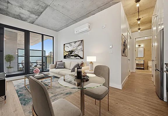 2nd image of 815 Flatbush Ave #413