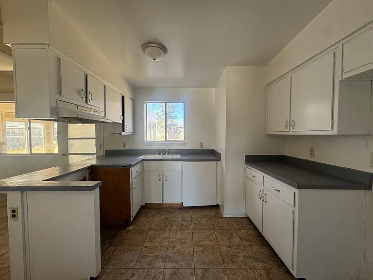 4912 Winthrop Dr — Photo 7