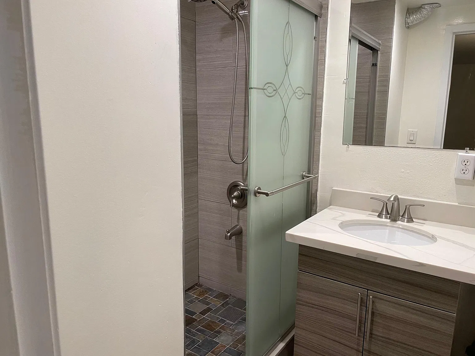 1 bed, 420 sqft, $1,800 — Photo 3