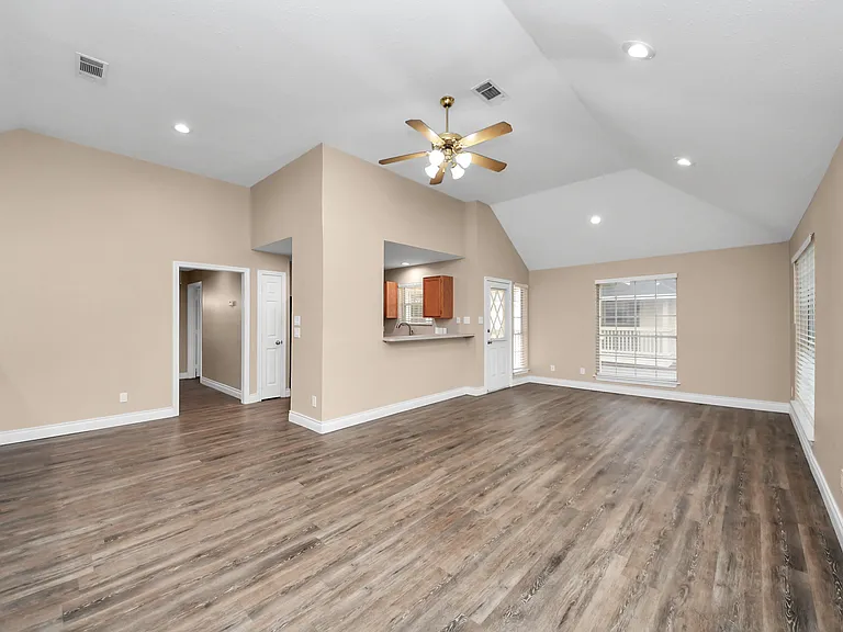 1163 Lovett St — Photo 4