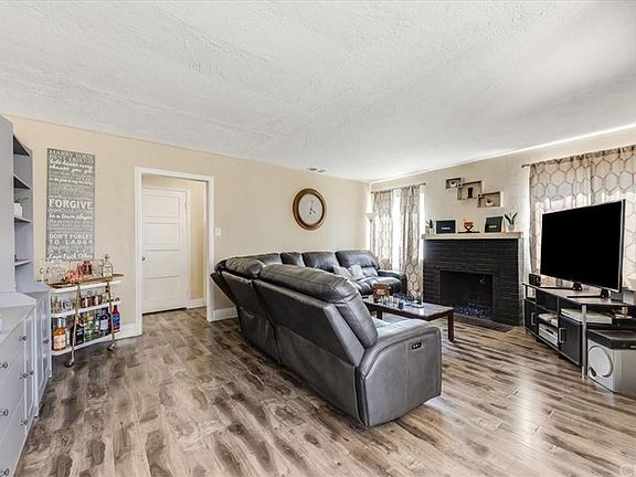 5th image of 14973 Yucca Ave