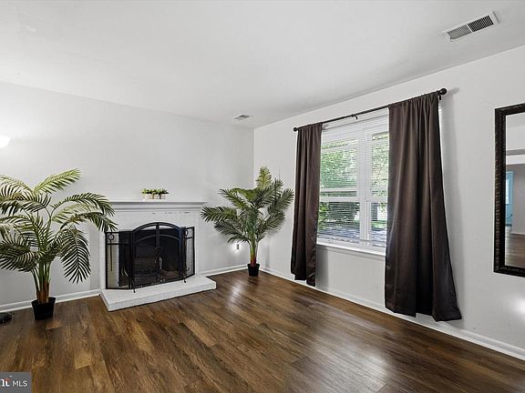 4th image of 2 Horseshoe Cir