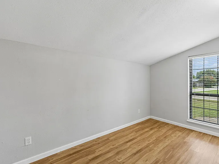 Flex space off of living room - could be office or gym!