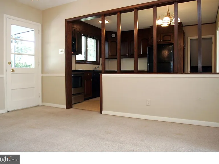 17 Wayne Dr — Photo 7