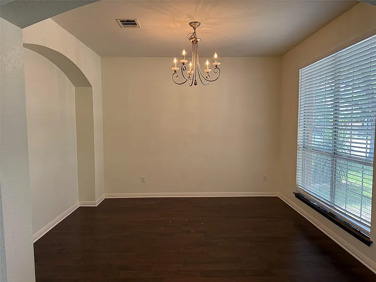 1511 Homewood Cir — Photo 2
