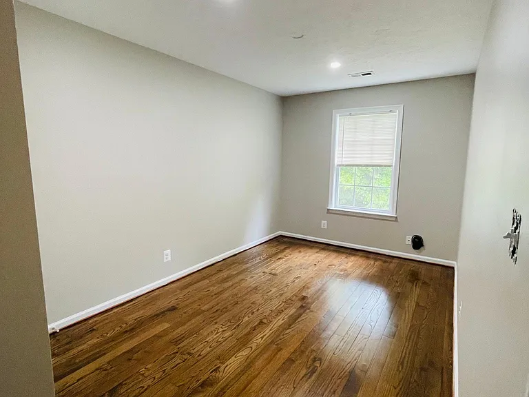 302 Regina Ln — Photo 8