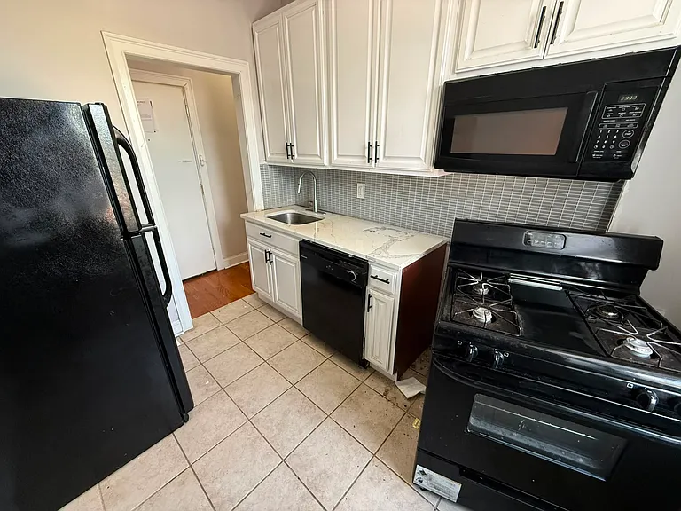 1060 Westside Ave #33E — Photo 1