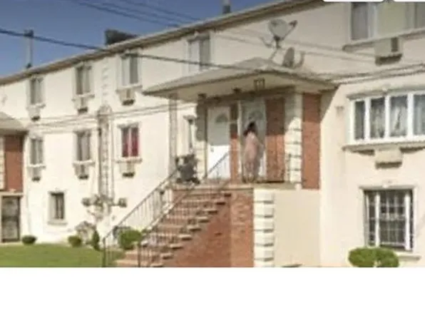 148-39 236th St #2, Rosedale, NY 11422