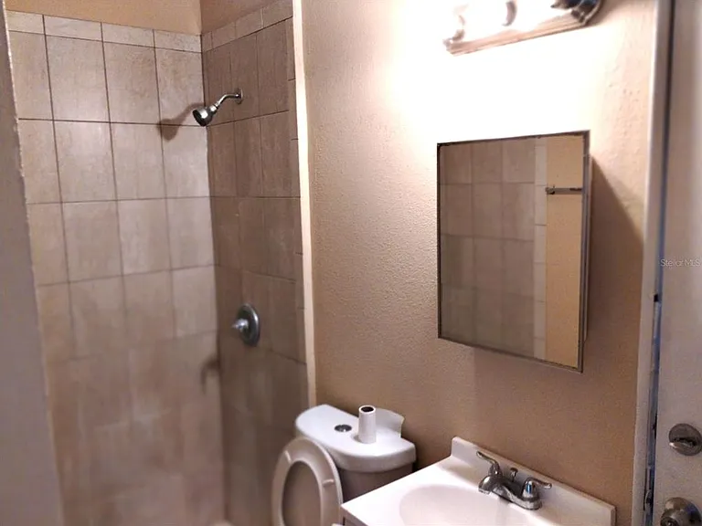 418 E Amelia Ave #D — Photo 17