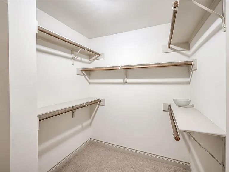 315 Sandman St — Photo 14