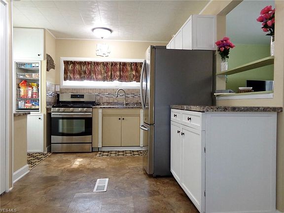 5th image of 4211 Woodmere Dr