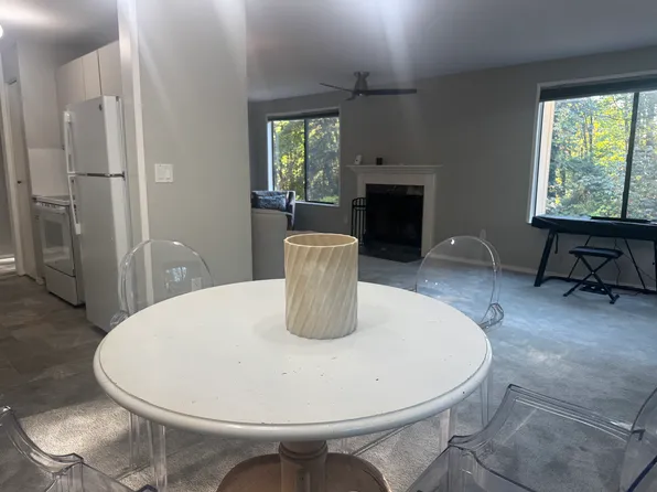 1249 SW 132nd Ln APT 1211, Seattle, WA 98146