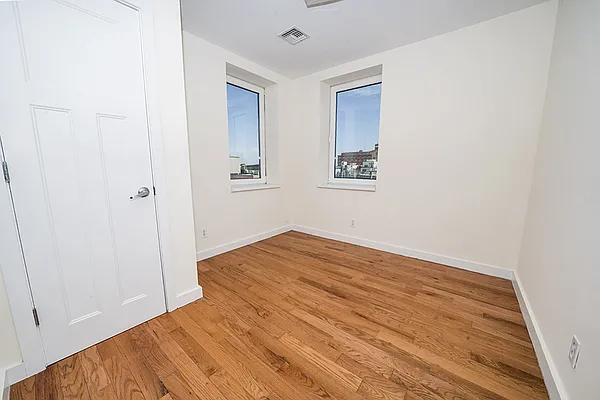 Rented by Level Group | media 7