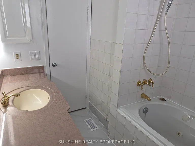 70 Southdale Dr — Photo 14