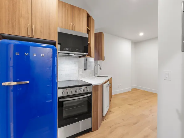 188 Sixth Avenue image 1 of 18