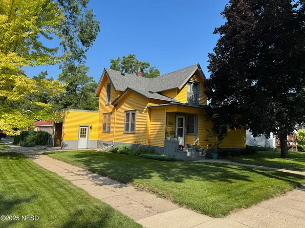 601 N Maple St, Watertown, SD 57201