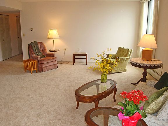 3rd image of 6615 Lake Shore Dr #514