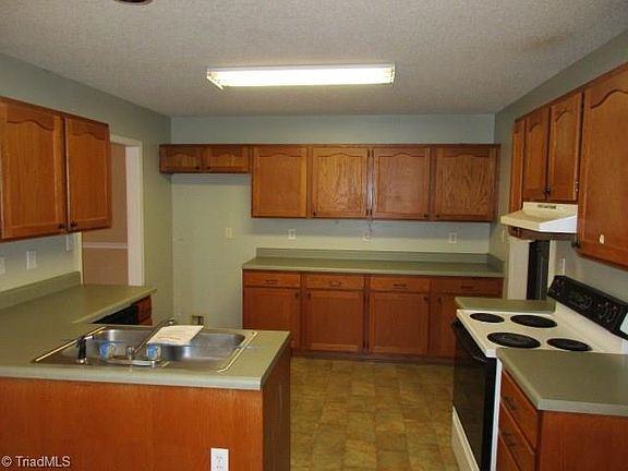 5th image of 121 Alleghany Dr