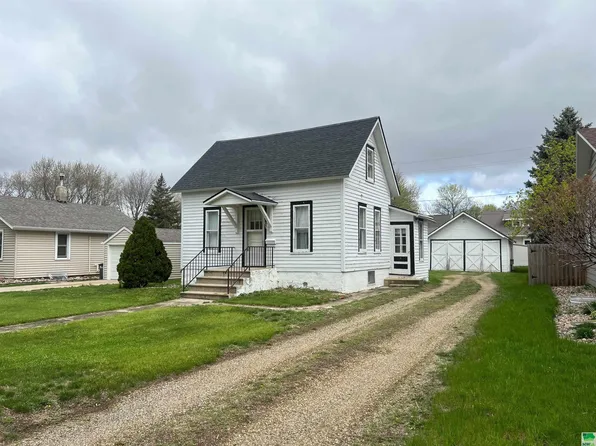 2025 13th St, Rock Valley, IA 51247