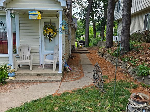 3rd image of 32 Hillcrest Ave