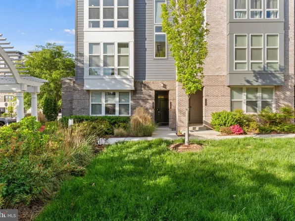 13385 Launders St Unit 75, Herndon, VA 20171
