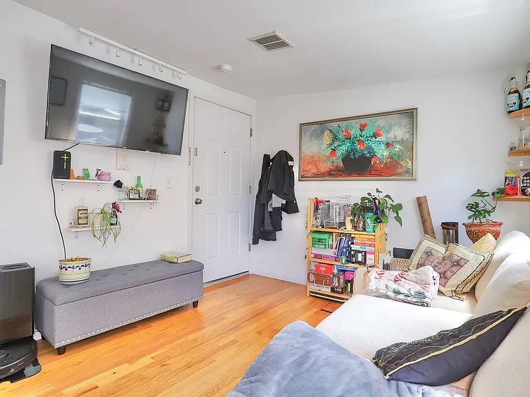 265 3rd St #3 — Photo 5