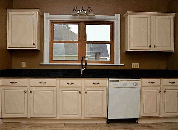 5th image of 402 W College Ave