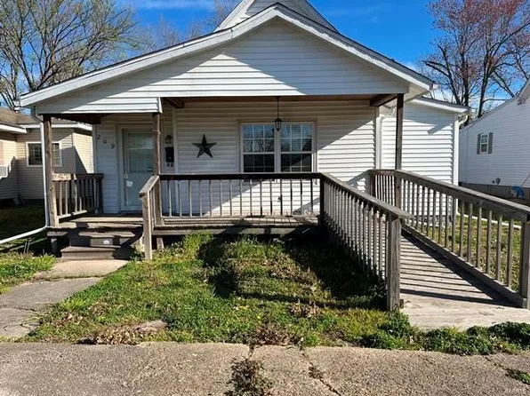 209 E Castor St, Dexter, MO 63841