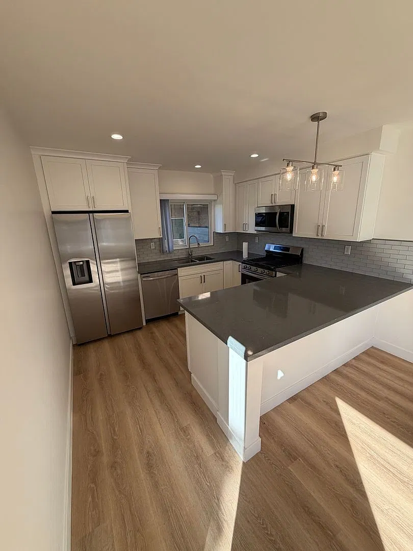128 S Helberta Avenue — Photo 2