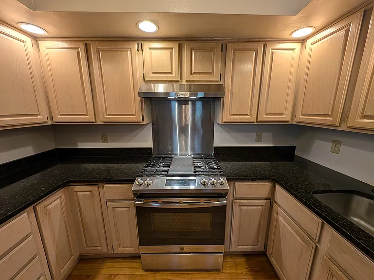 541 University Ave #1 — Photo 27