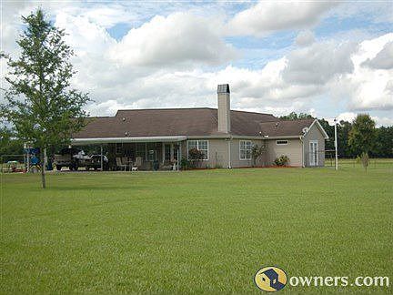 Spacious groomed back yard, privacy & space for fun.