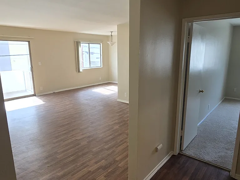 510 S Mariposa Ave #205 — Photo 9