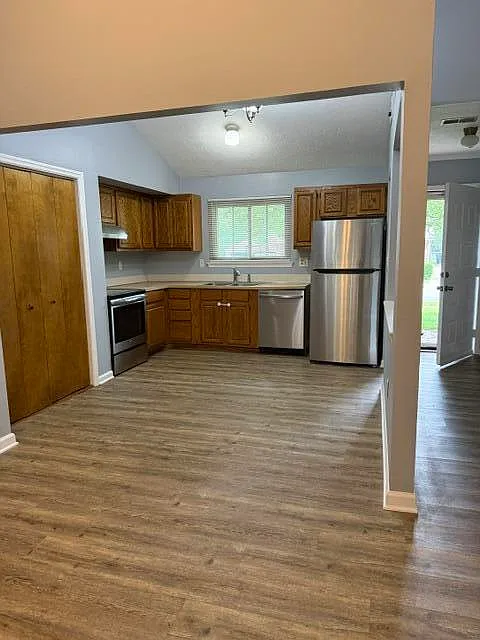 Building Photo - 3425 Featherston Dr