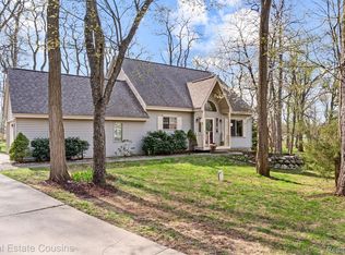 11096 Whispering Ridge Trl, Fenton, MI 48430