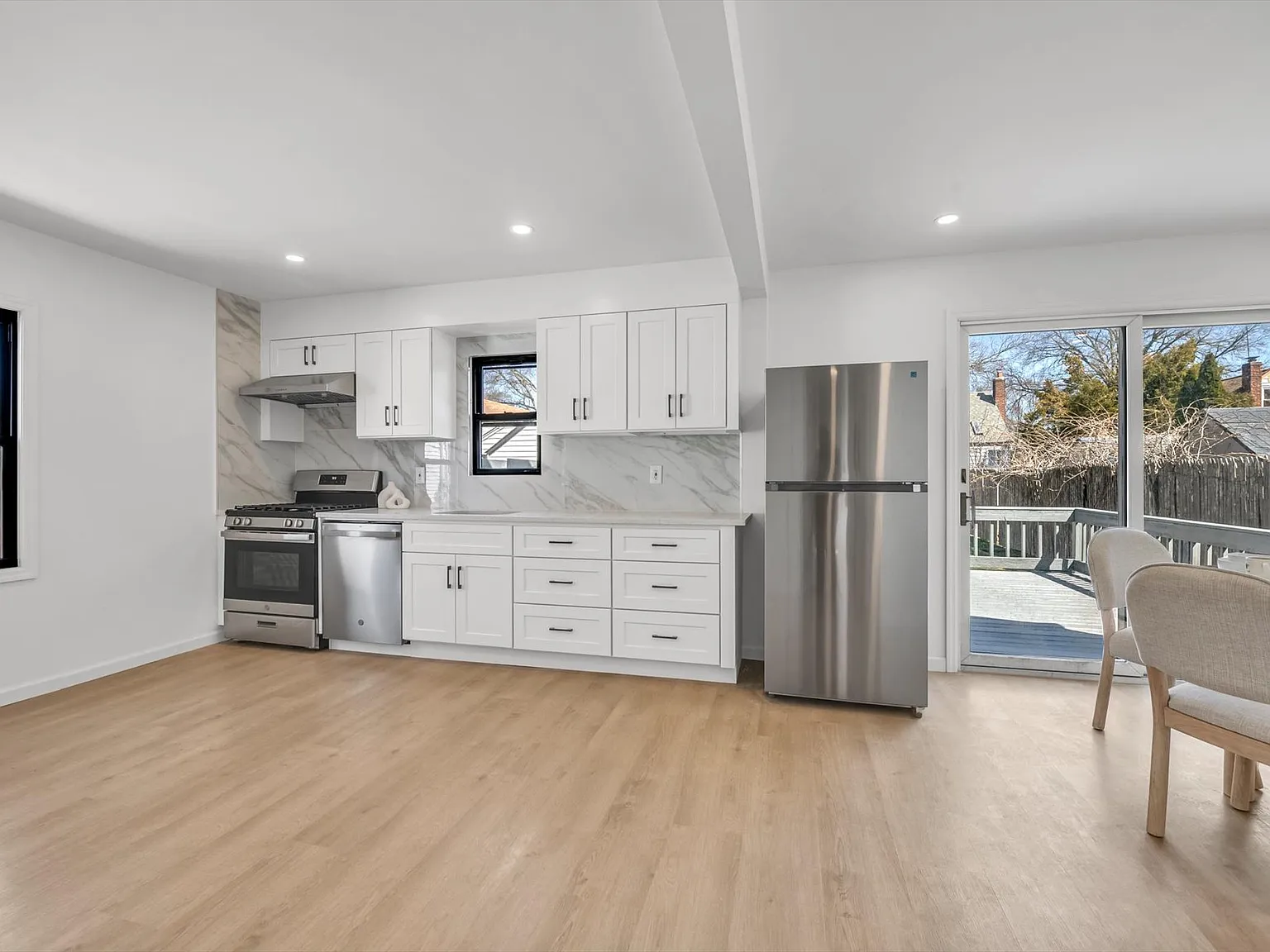 3 bed, 1075 sqft, $6,000 — Photo 3