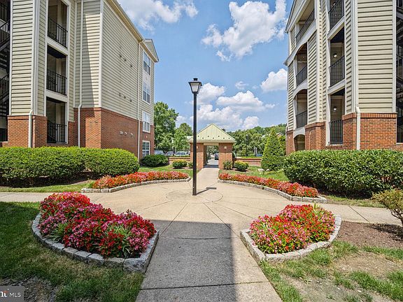 3rd image of 1100 Quaker Hill Dr APT 423