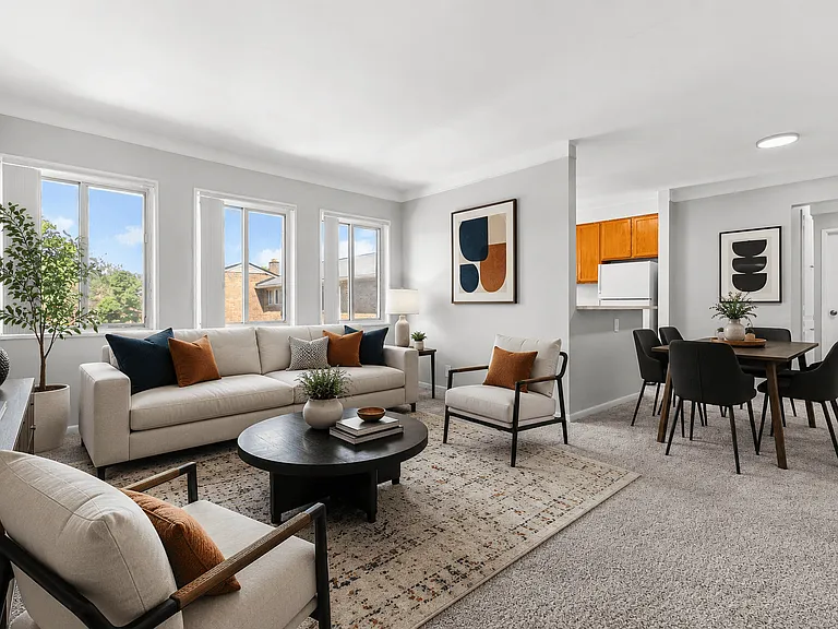Oak Park Manor Apartments & Townhomes — Photo 44