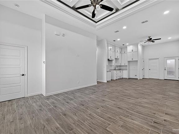 4th image of 707 W 25th St