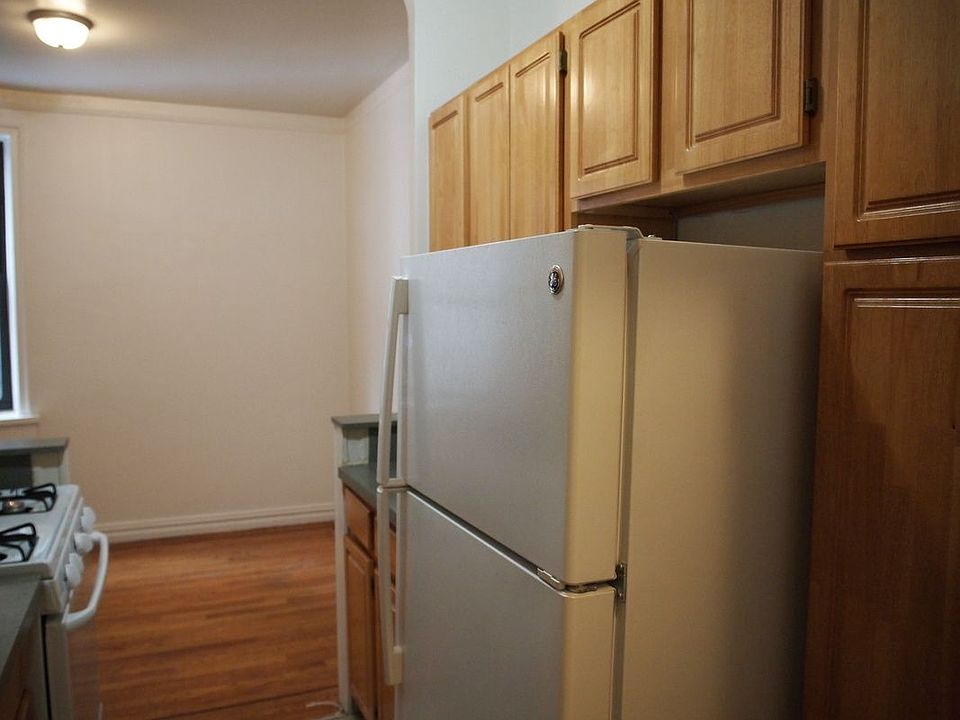 2nd image of 4410 Broadway #3J