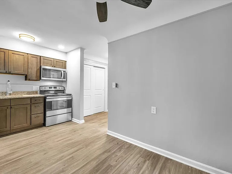 327 Lysander St — Photo 2