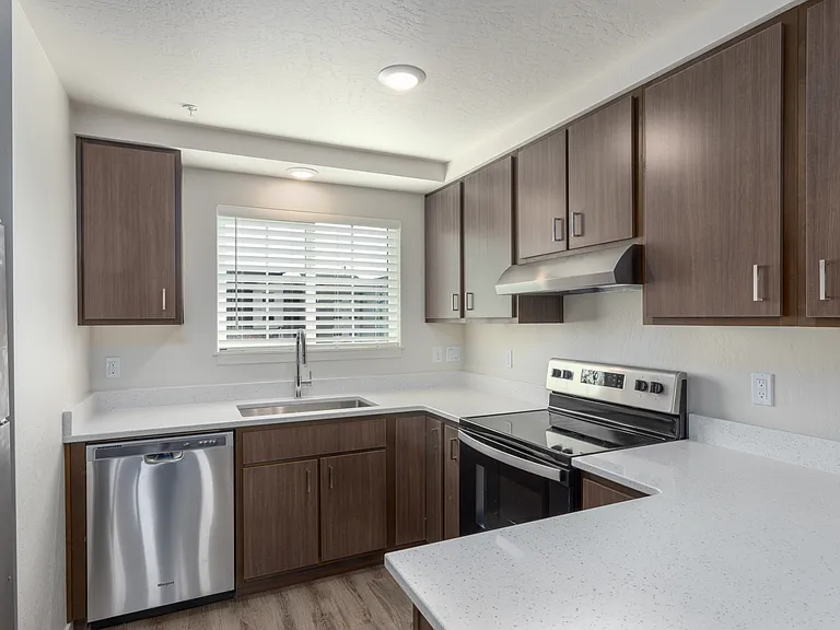 River Falls Apartments — Photo 42