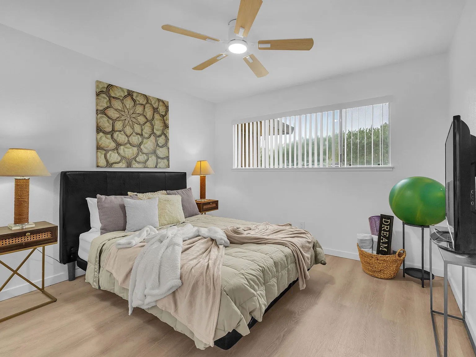 2 bed, 810 sqft, $3,500 — Photo 3