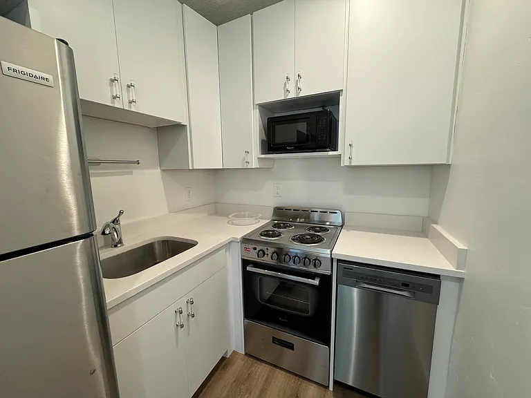 376 N 300 W #3 — Photo 7
