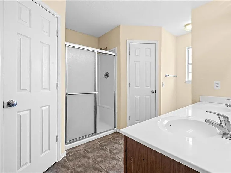 730 Patty Ln — Photo 2