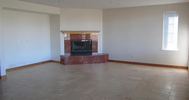 5 bed, 4.5 bath, 3713 sqft, $3,900 — Photo 4
