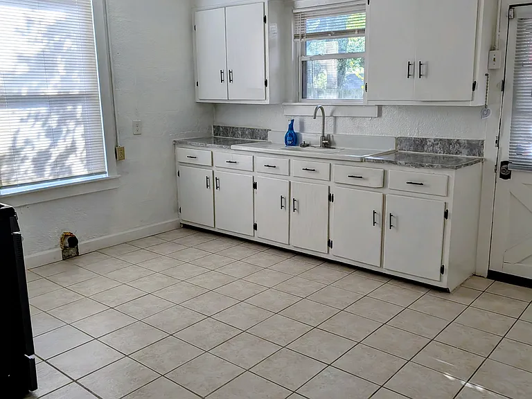 1701 Meridian Ave — Photo 2