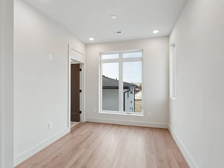 3916 Delaware Ave — Photo 18