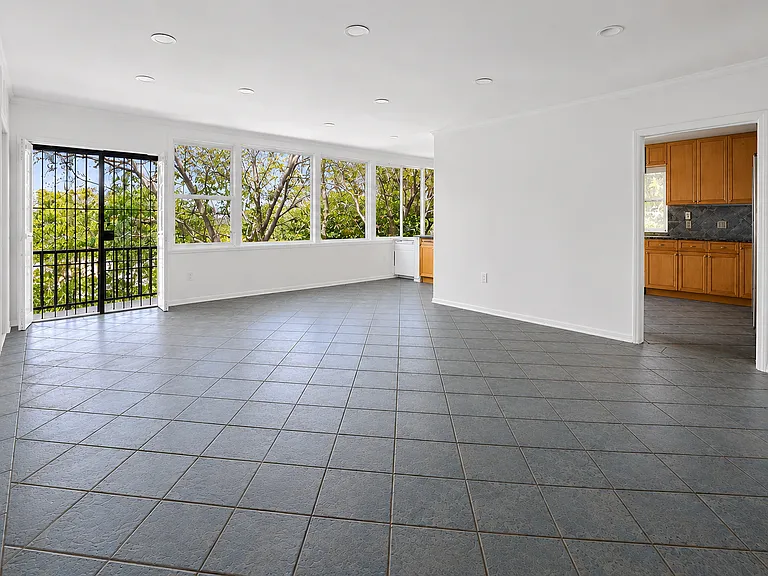 9149 Hillsboro Dr — Photo 5